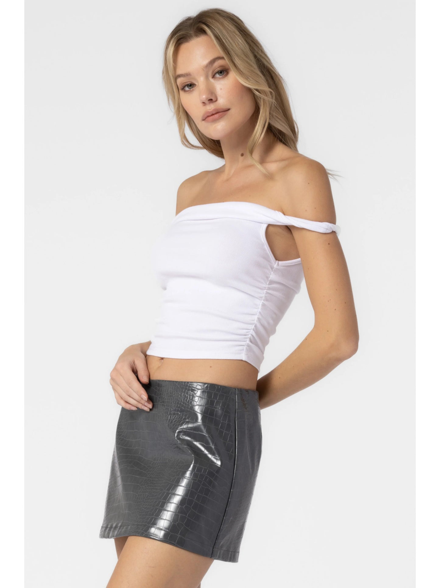 Ruby & Jenna Women's Ribbed Twist Off The Shoulder Top