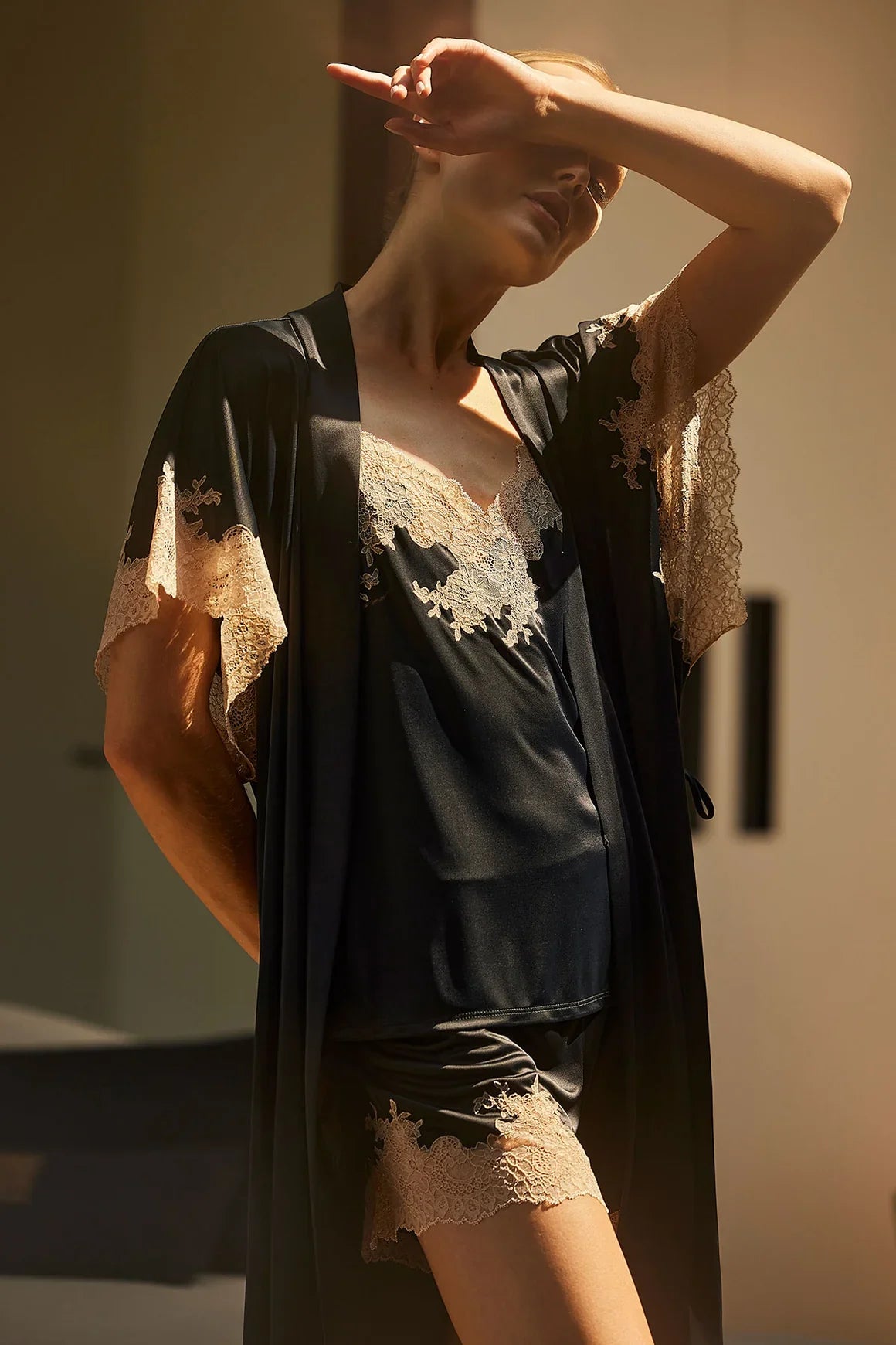 NATORI Enchant Lace Applique Wrap