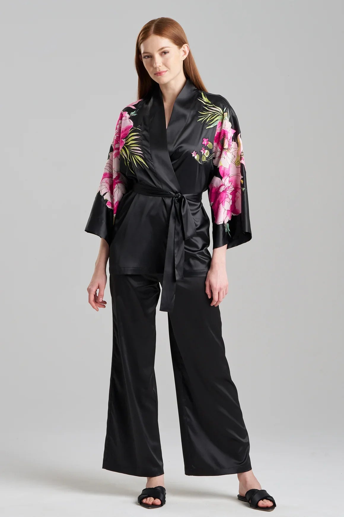NATORI Glamour Floral Applique Wrap